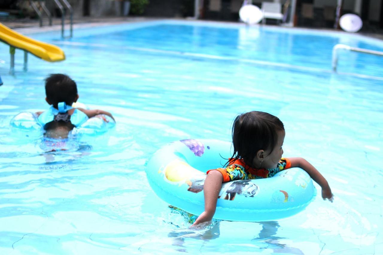 Mutiara Merdeka Hotel Pekanbaru Kültér fotó