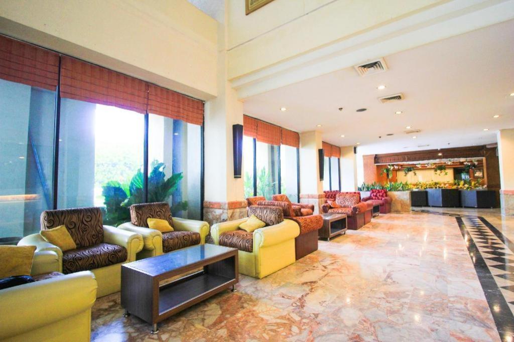 Mutiara Merdeka Hotel Pekanbaru Kültér fotó