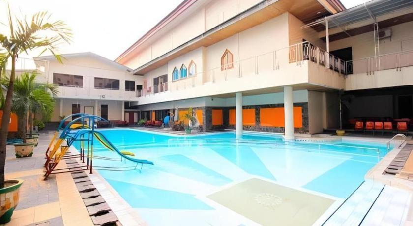 Mutiara Merdeka Hotel Pekanbaru Kültér fotó