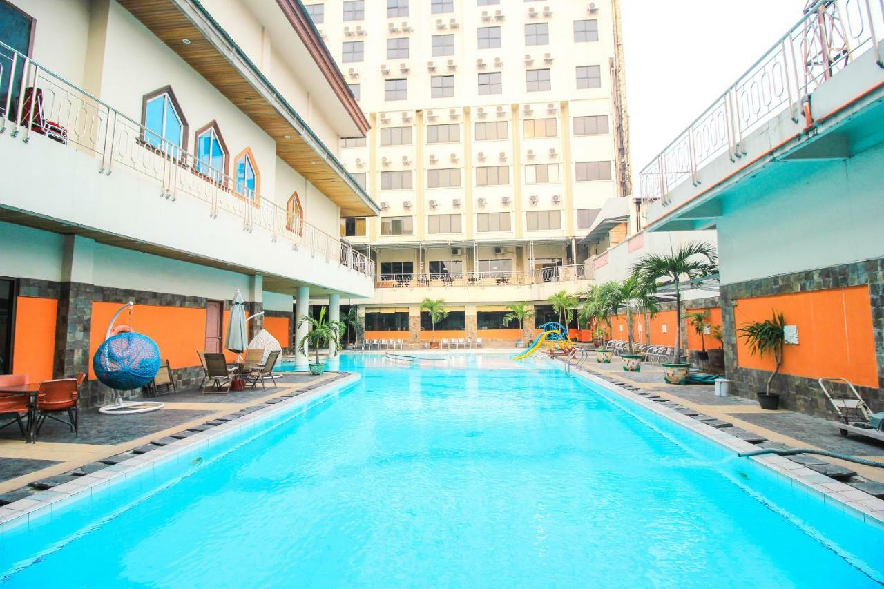 Mutiara Merdeka Hotel Pekanbaru Kültér fotó