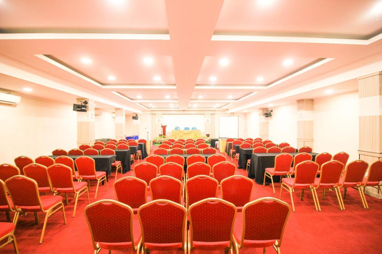 Mutiara Merdeka Hotel Pekanbaru Kültér fotó